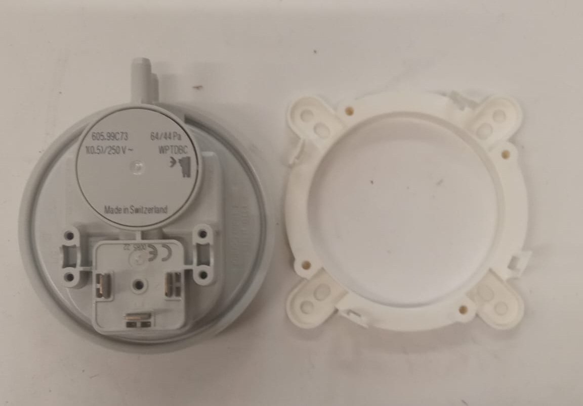 PELLET-SET presostats Huba 64/44Pa + stiprinājums, Centrometal, 49591+49592